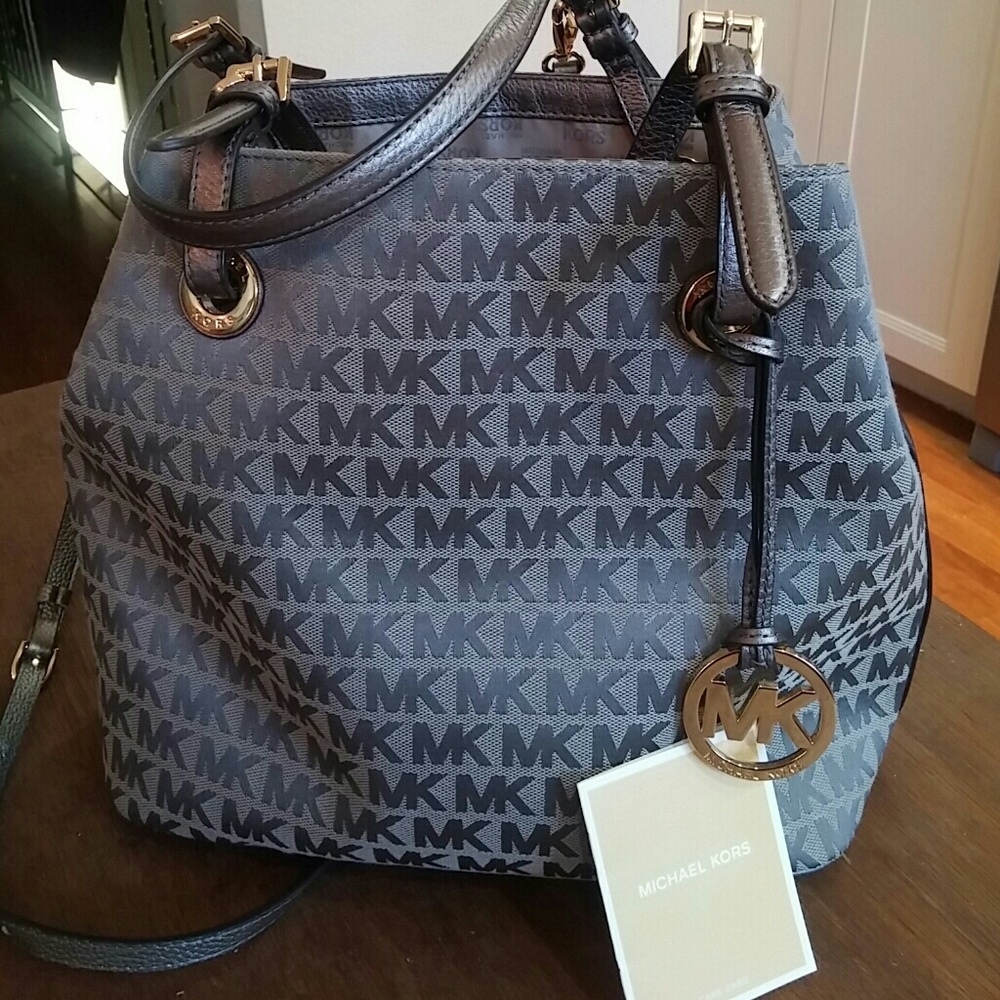 Michael Kors Bucket Bag